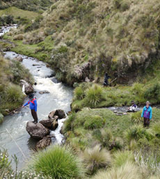 Ecuador Fluss Berg